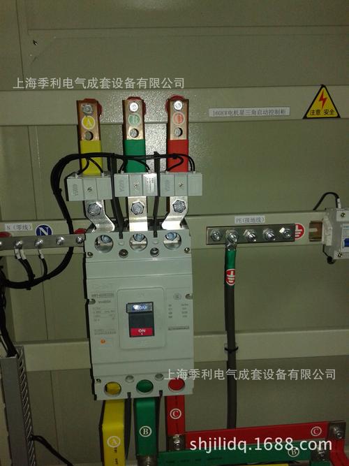 产品货号 品牌 配电箱的工作原理: 配电箱是按电气接线要求将开关